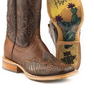 Brand new size 7.5B Tim Haul boots